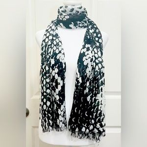 Simply Vera Wang Black White Abstract Shawl Wrap